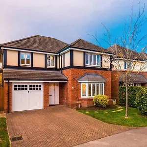  Holiday home Luxurious Cosy 4br Cheshire