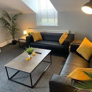 Apartment Fantastic Large 2 X Bedroom Flat, Free Parking