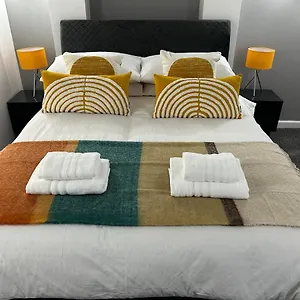  Apartment Airport Hideaway