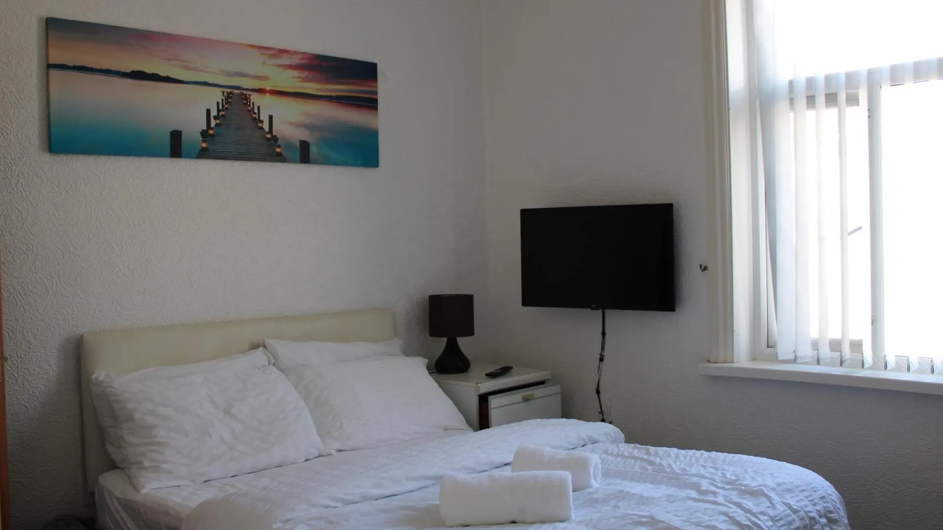 Lawnswood Apartments 黑潭