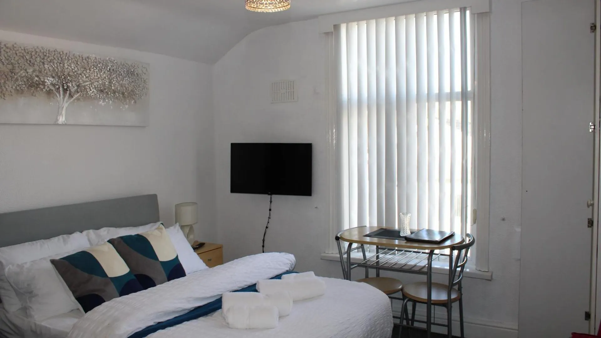 Lawnswood Apartments 黑潭